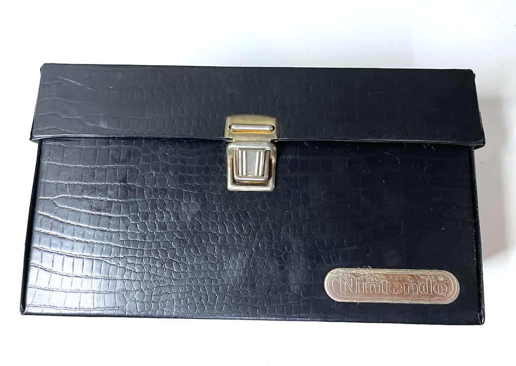 Nintendo NES Leather Game Cartridge Storage Case w/ Buckle