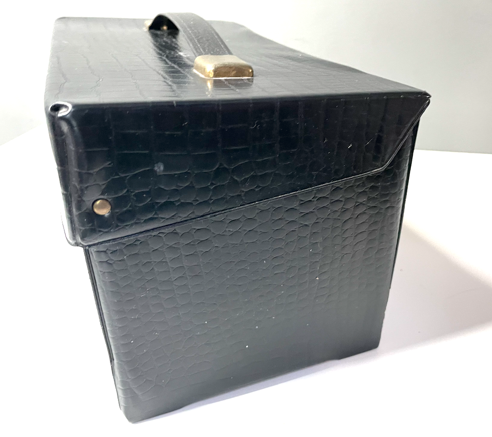Nintendo NES Leather Game Cartridge Storage Case w/ Buckle